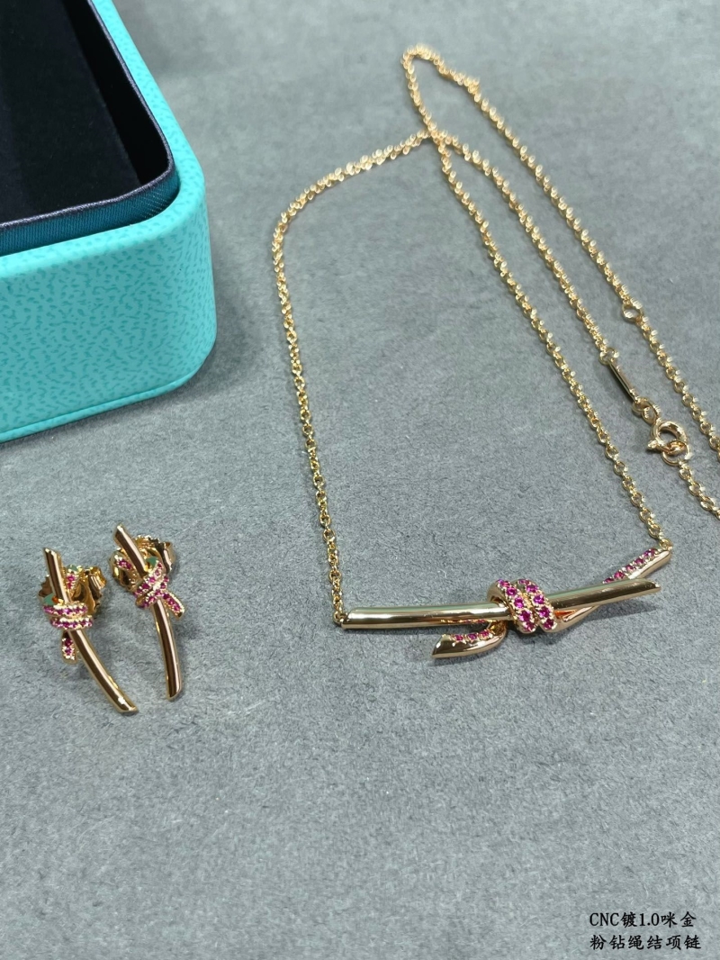 T*f*ny necklaces